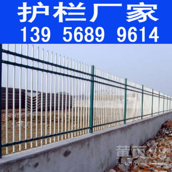 安徽淮北P(pán)VC塑鋼護(hù)欄 草坪與變壓器的物美價(jià)廉之選